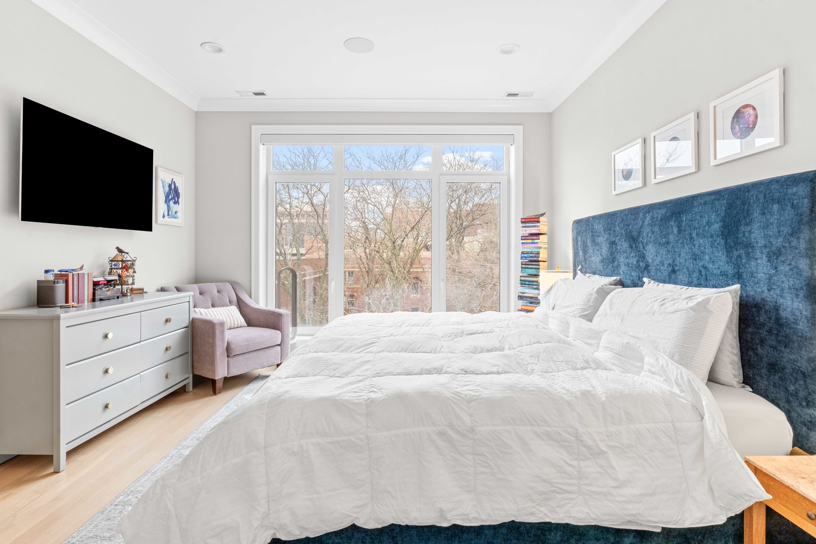836 W Barry Avenue Unit: 3