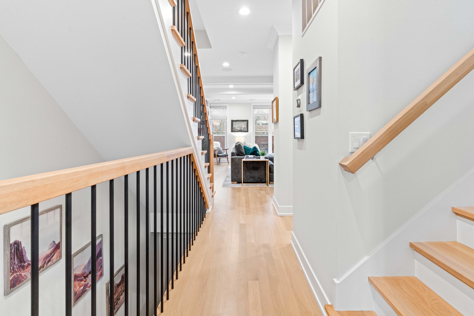 836 W Barry Avenue Unit: 3