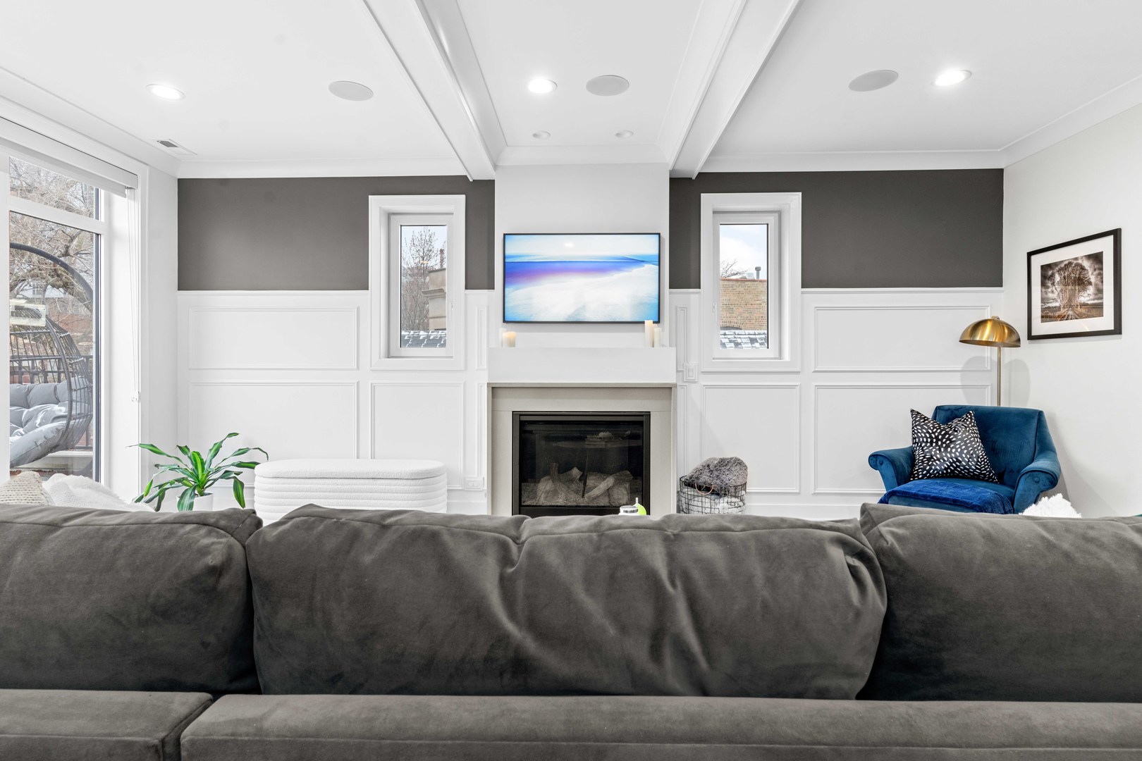 836 W Barry Avenue Unit: 3