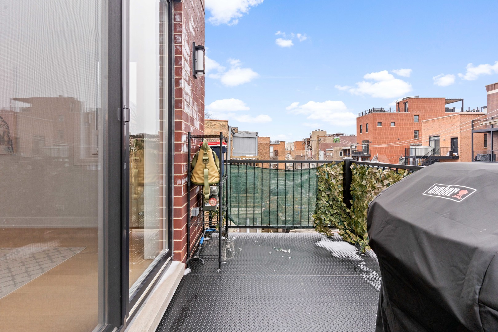 836 W Barry Avenue Unit: 3