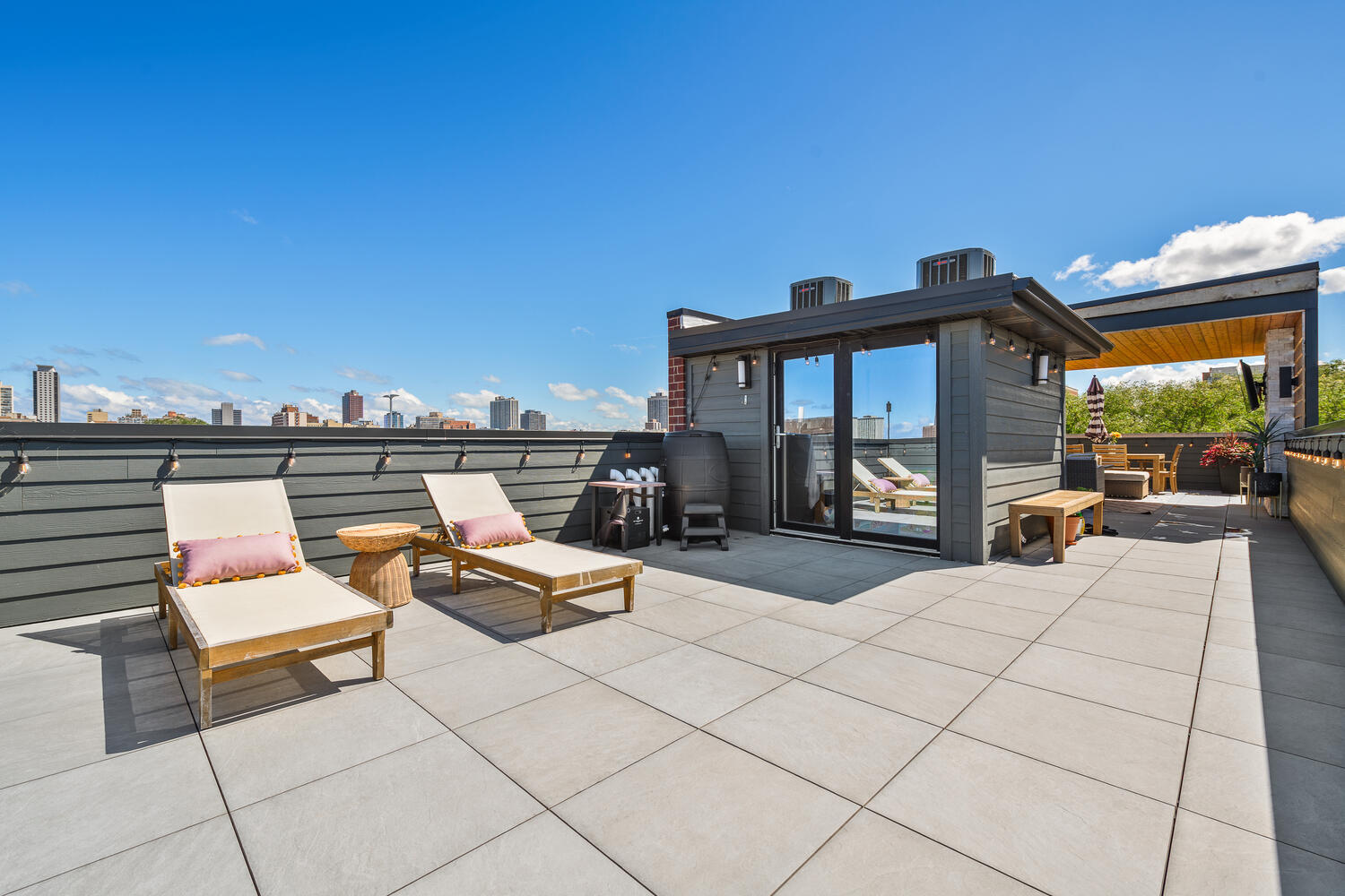 836 W Barry Avenue Unit: 3
