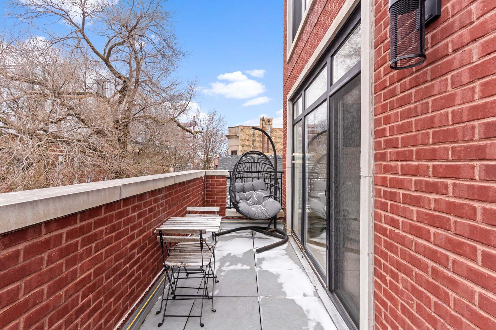 836 W Barry Avenue Unit: 3