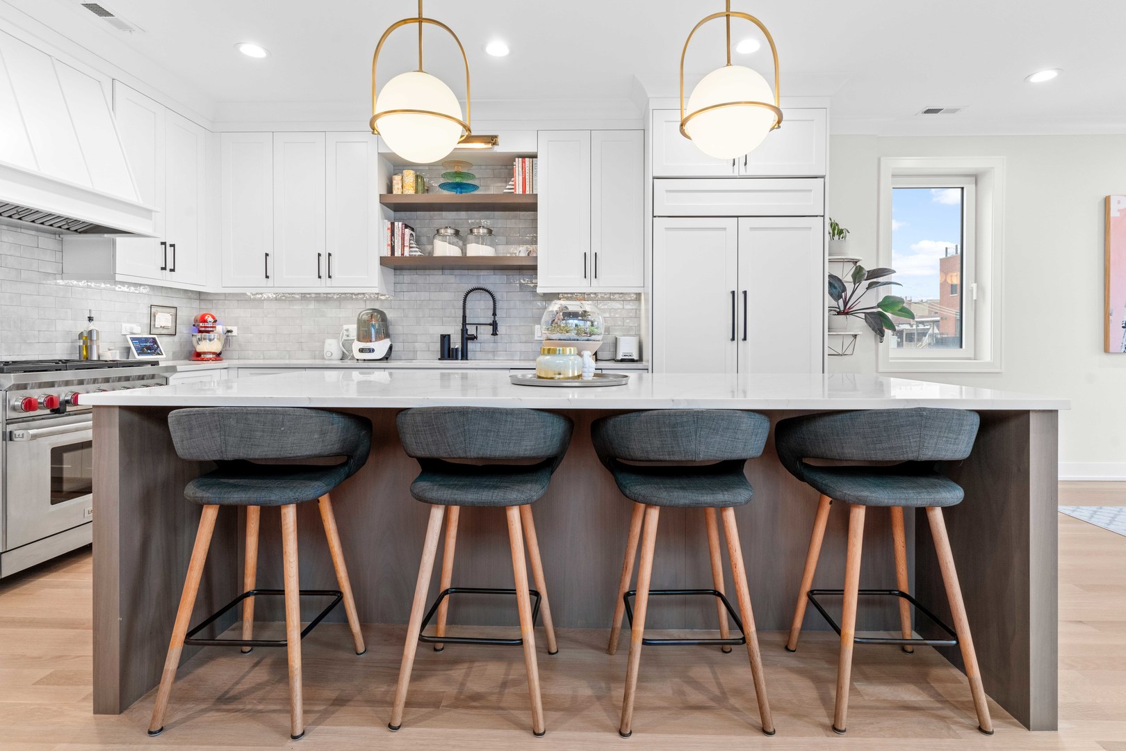 836 W Barry Avenue Unit: 3