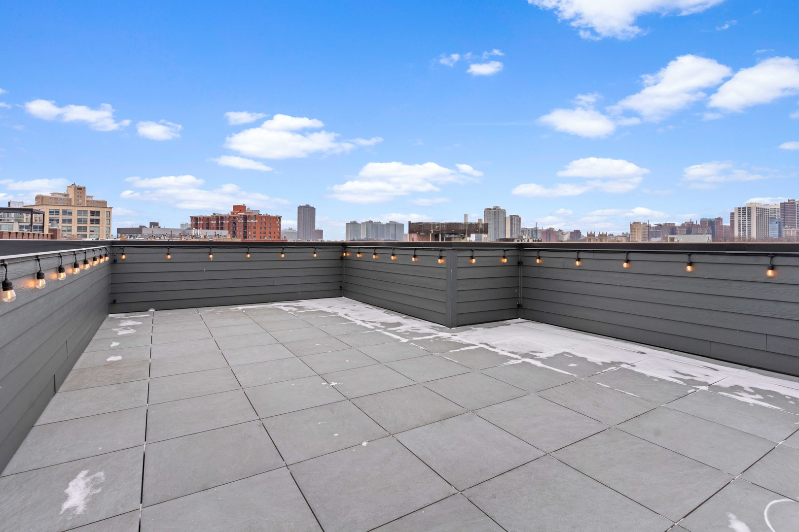 836 W Barry Avenue Unit: 3