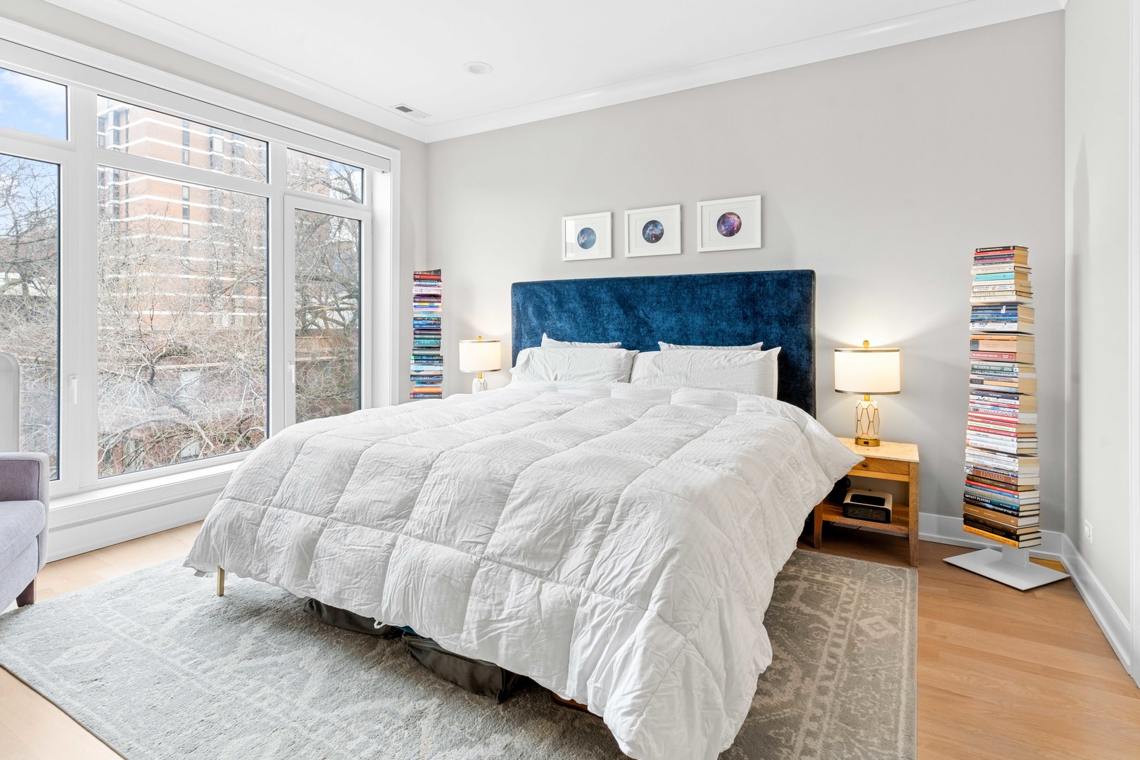 836 W Barry Avenue Unit: 3