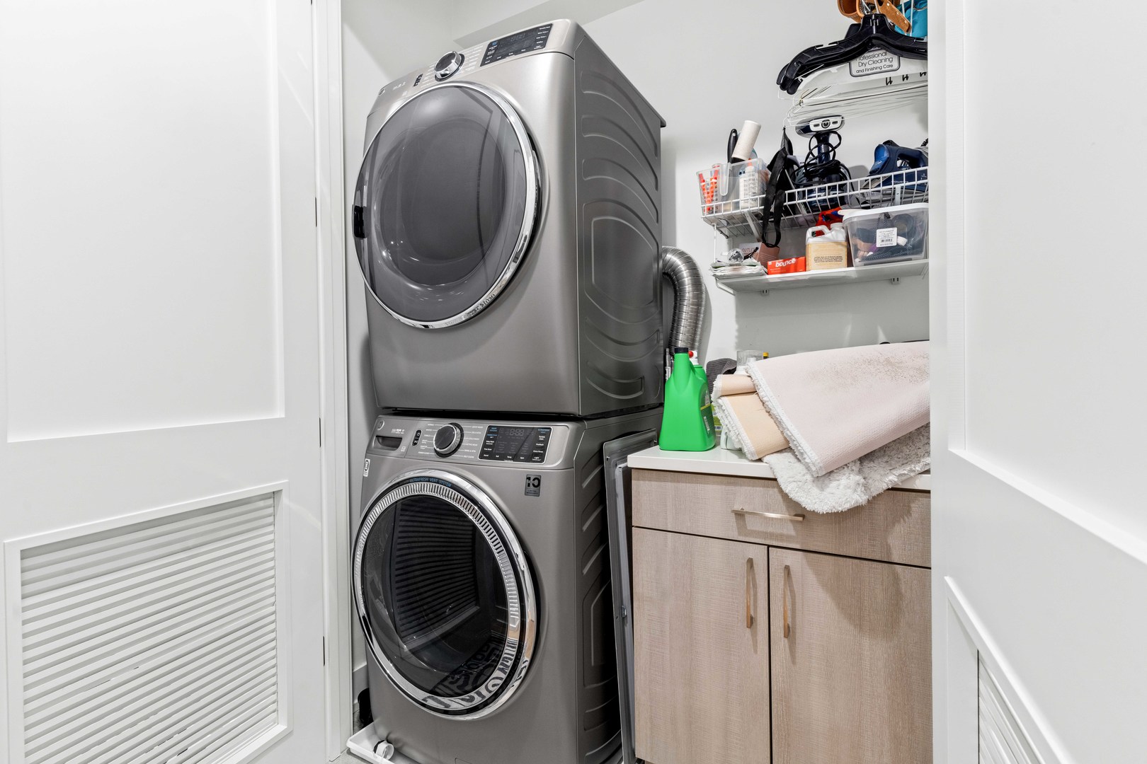 836 W Barry Avenue Unit: 3