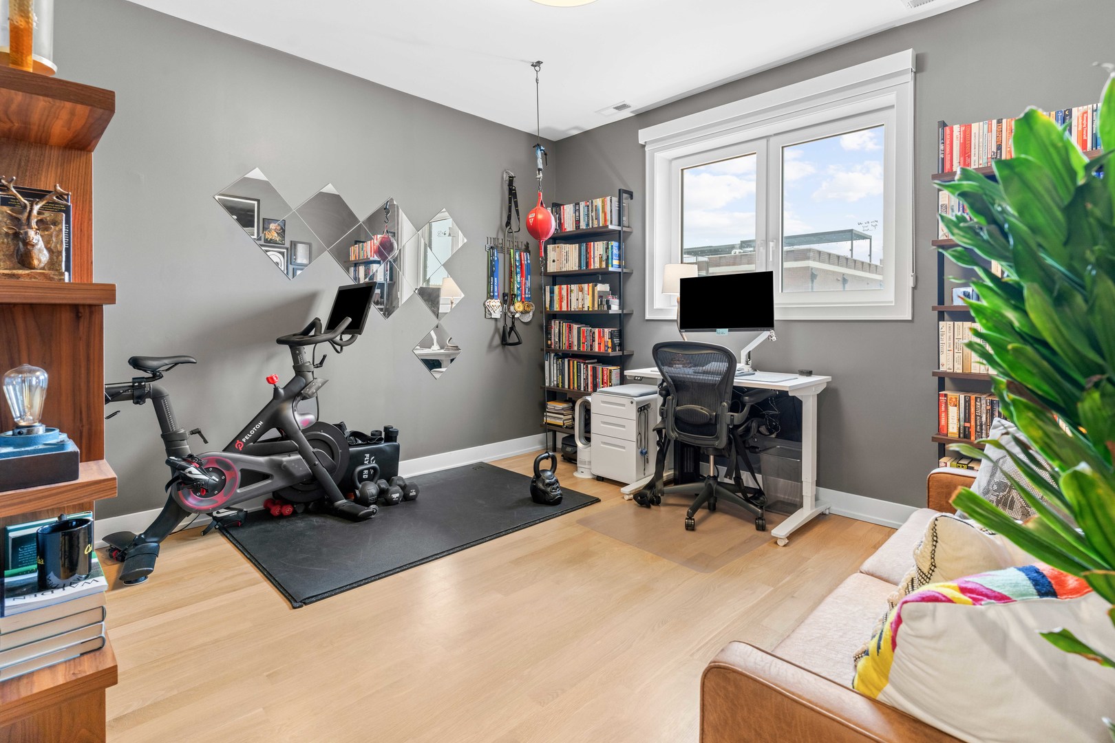 836 W Barry Avenue Unit: 3
