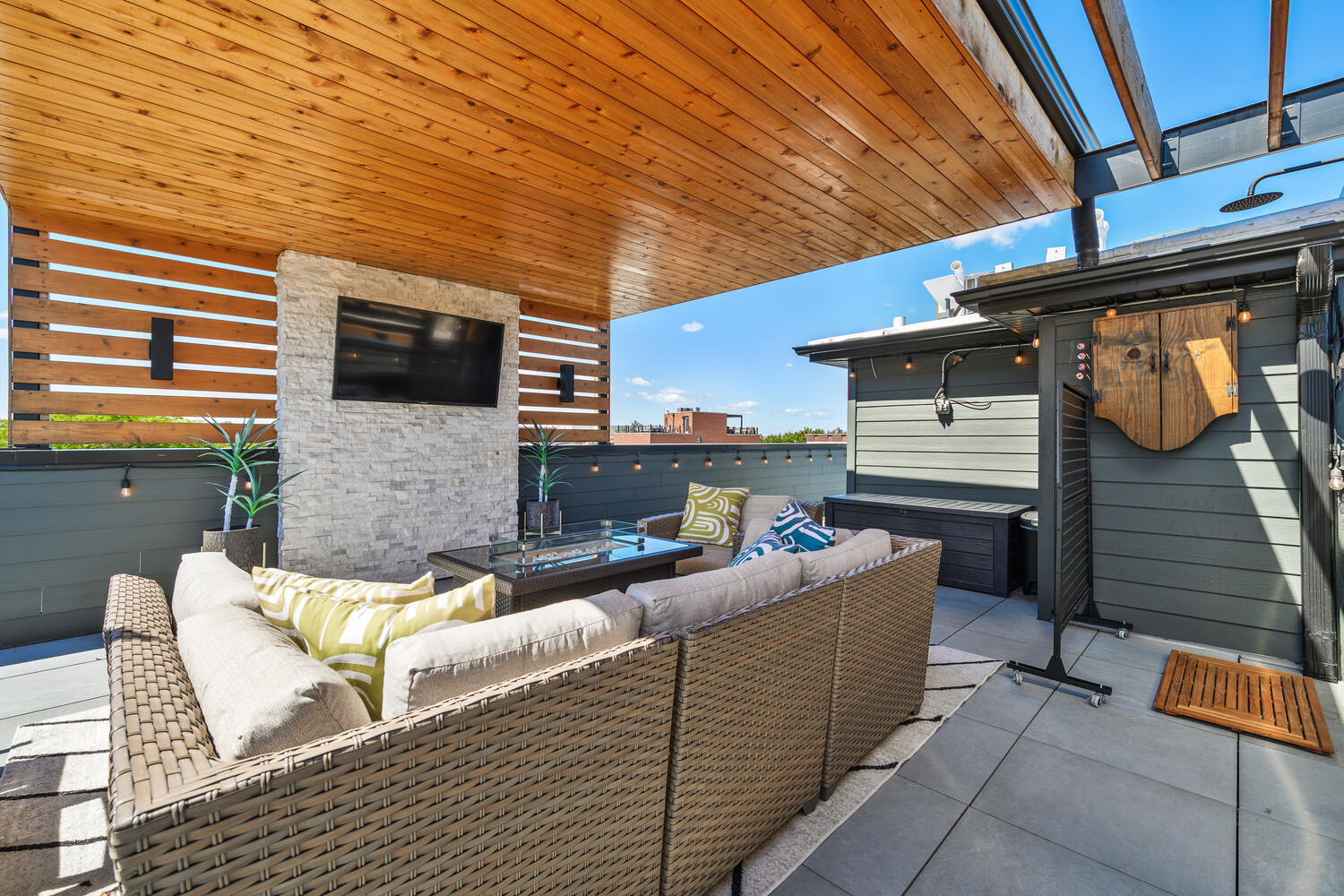 836 W Barry Avenue Unit: 3