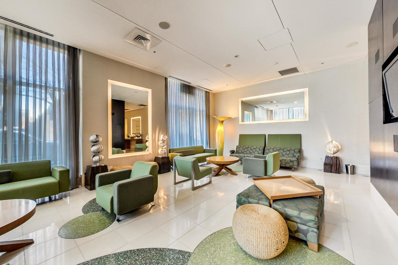 123 S GREEN Street Unit: 703B