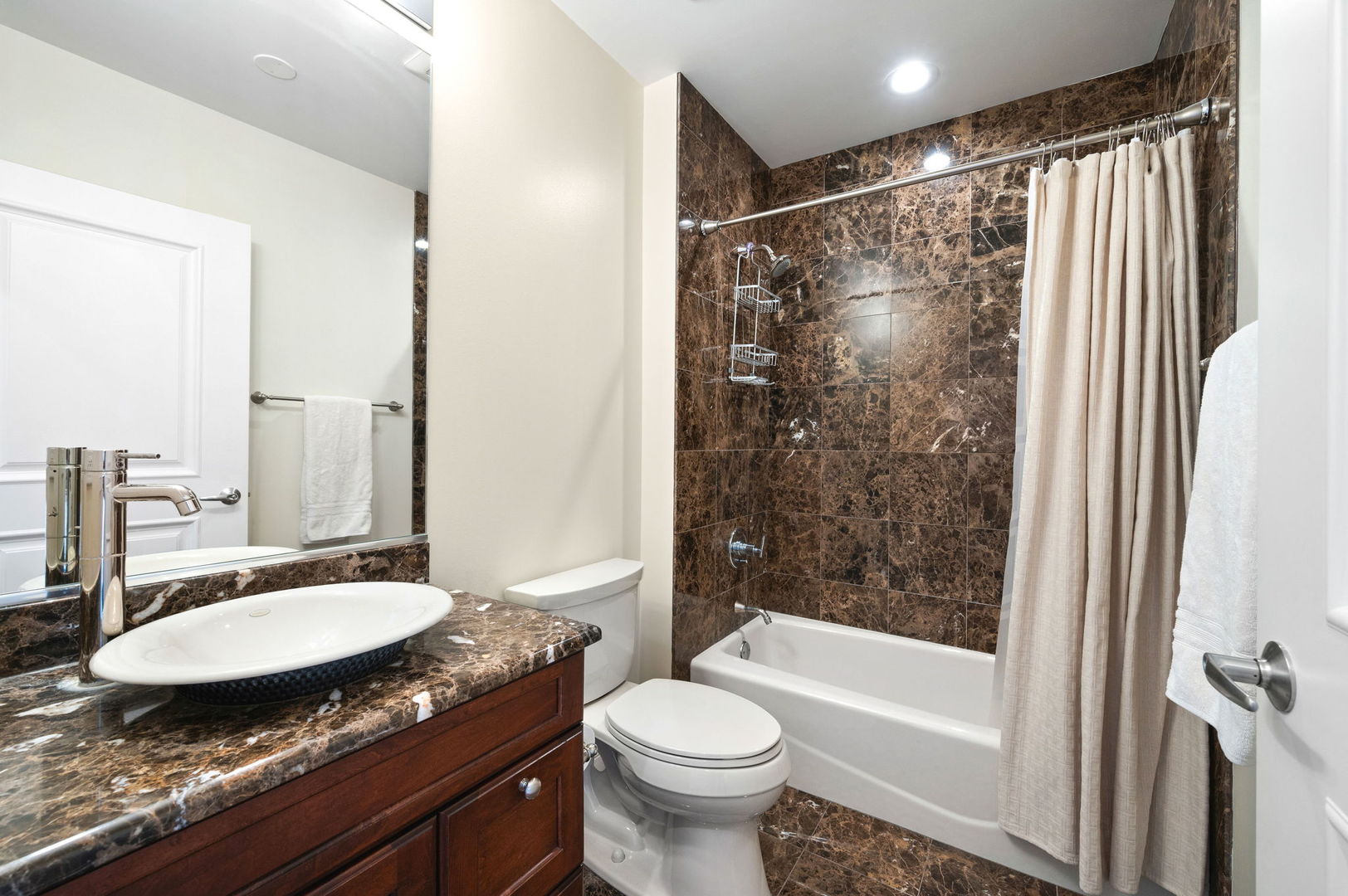 1211 S Prairie Avenue Unit: 6201