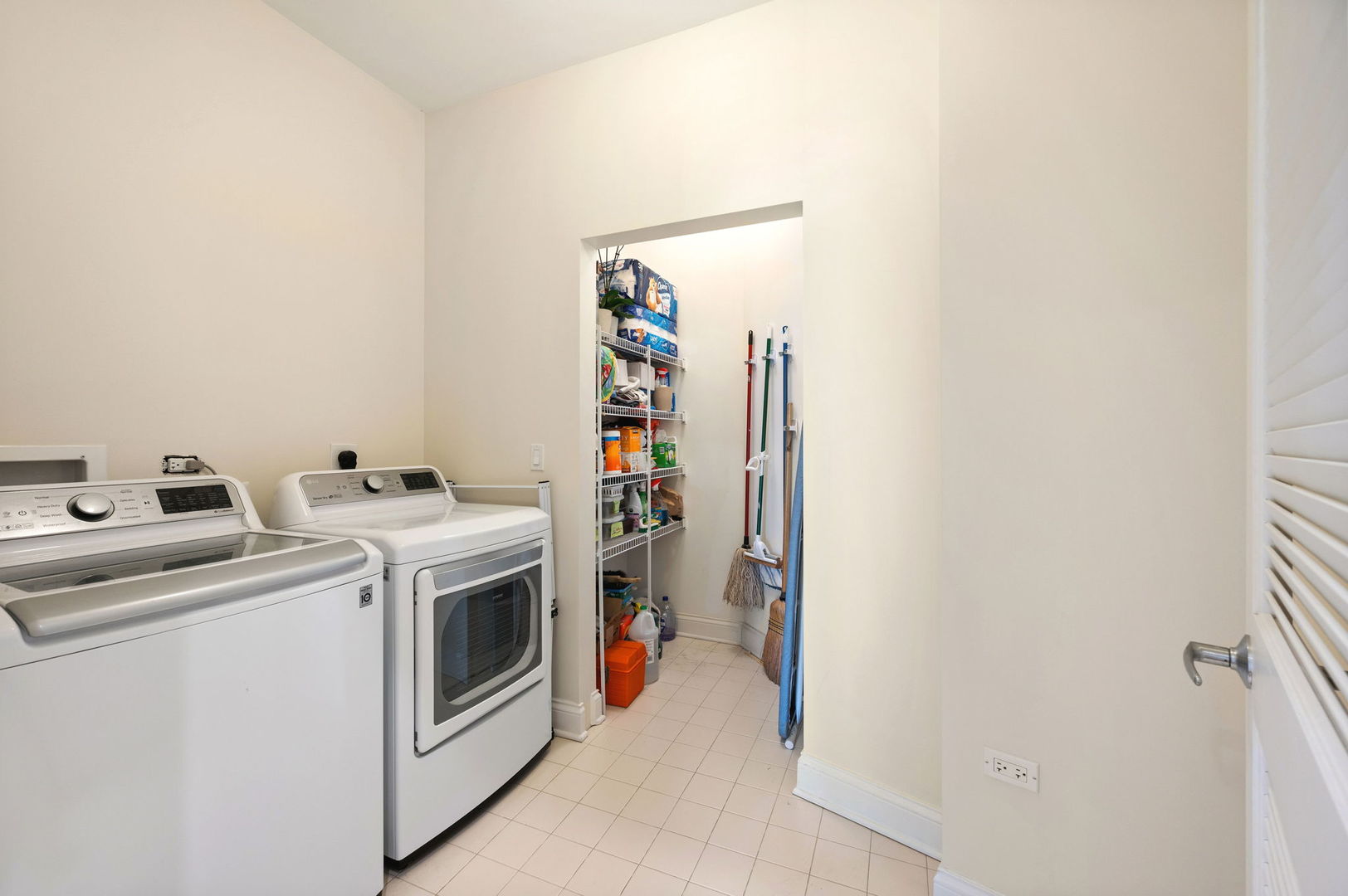 1211 S Prairie Avenue Unit: 6201