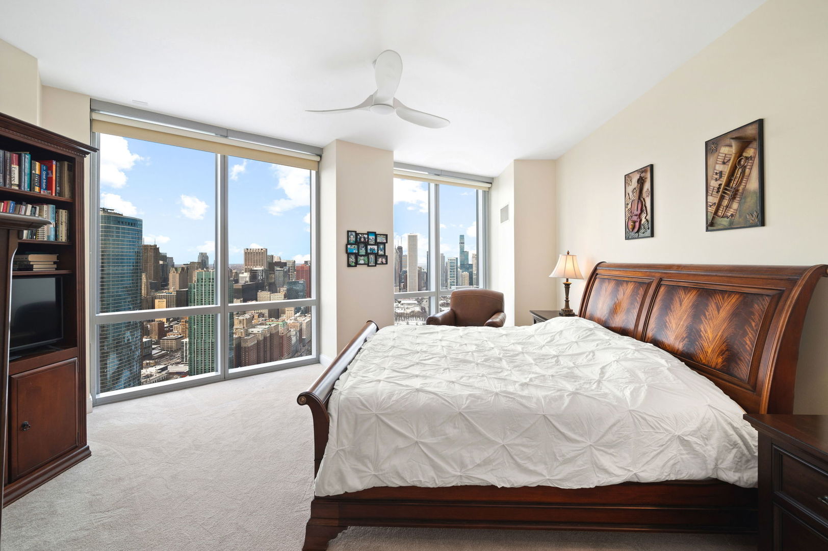 1211 S Prairie Avenue Unit: 6201