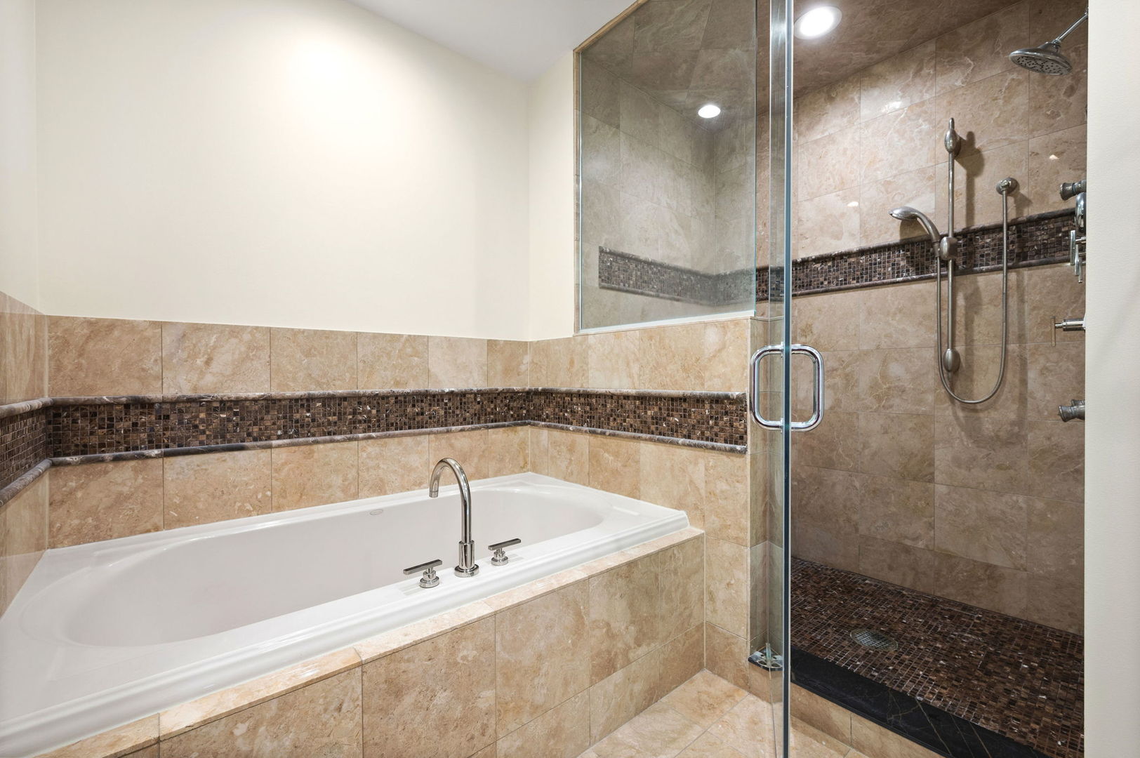 1211 S Prairie Avenue Unit: 6201