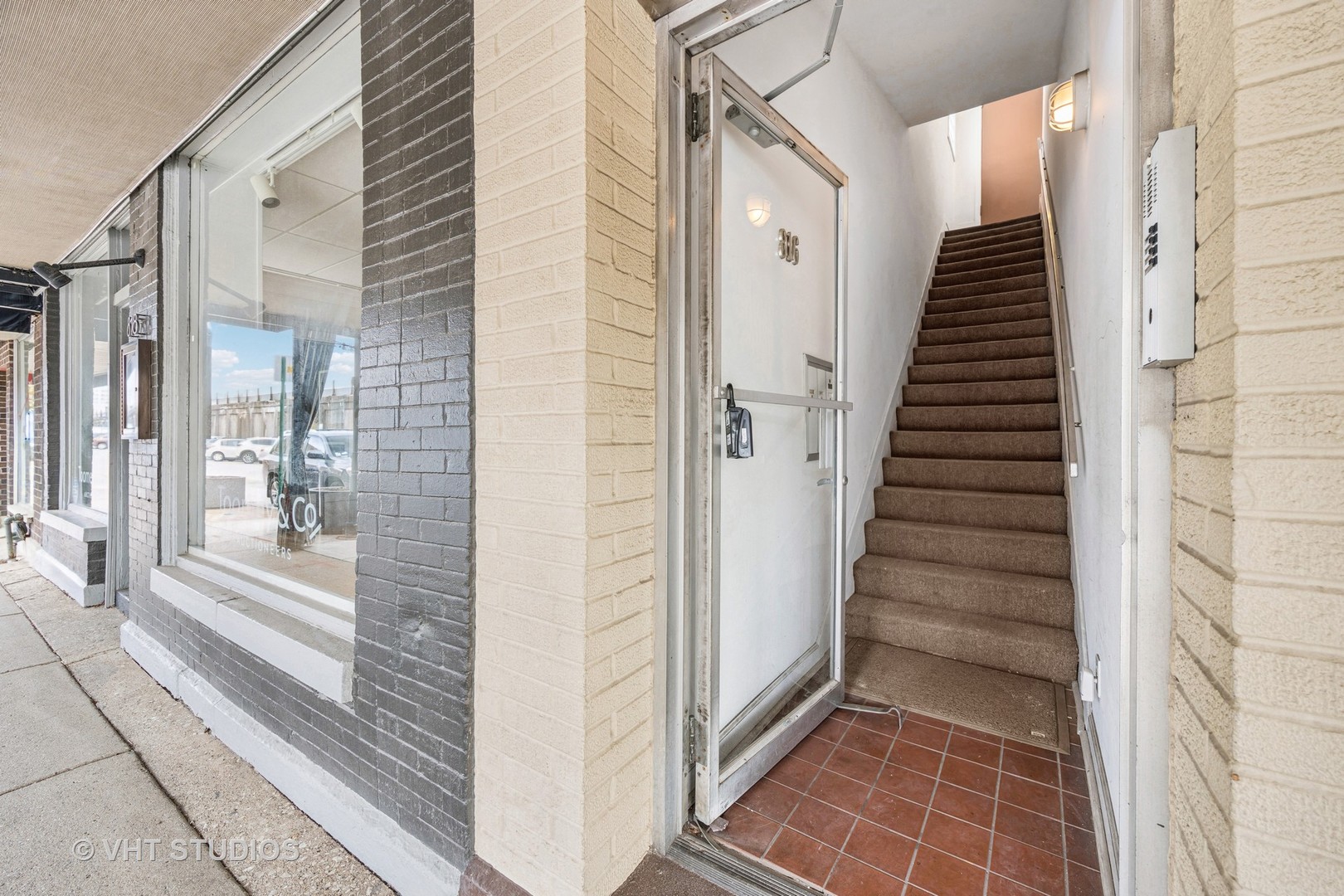 816 North Boulevard Unit: 2F