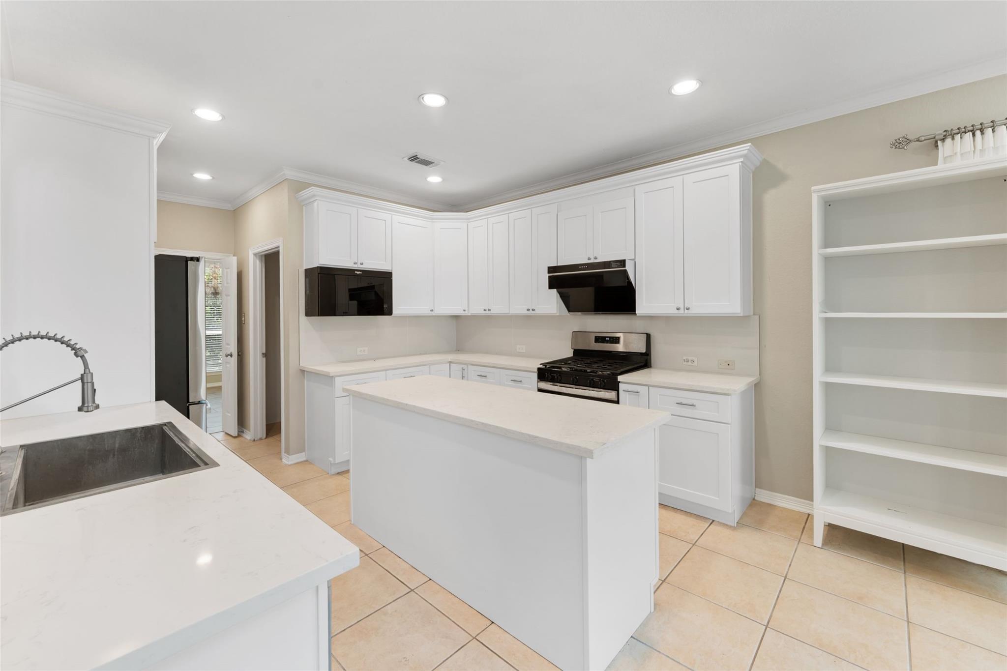 6518 Felicia Oaks Trail