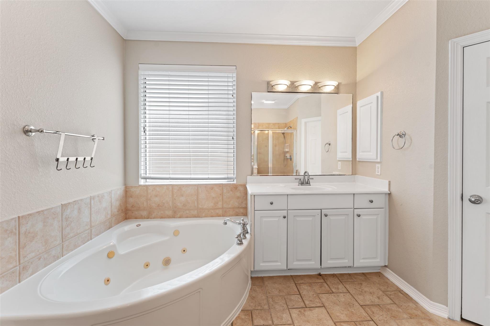 6518 Felicia Oaks Trail