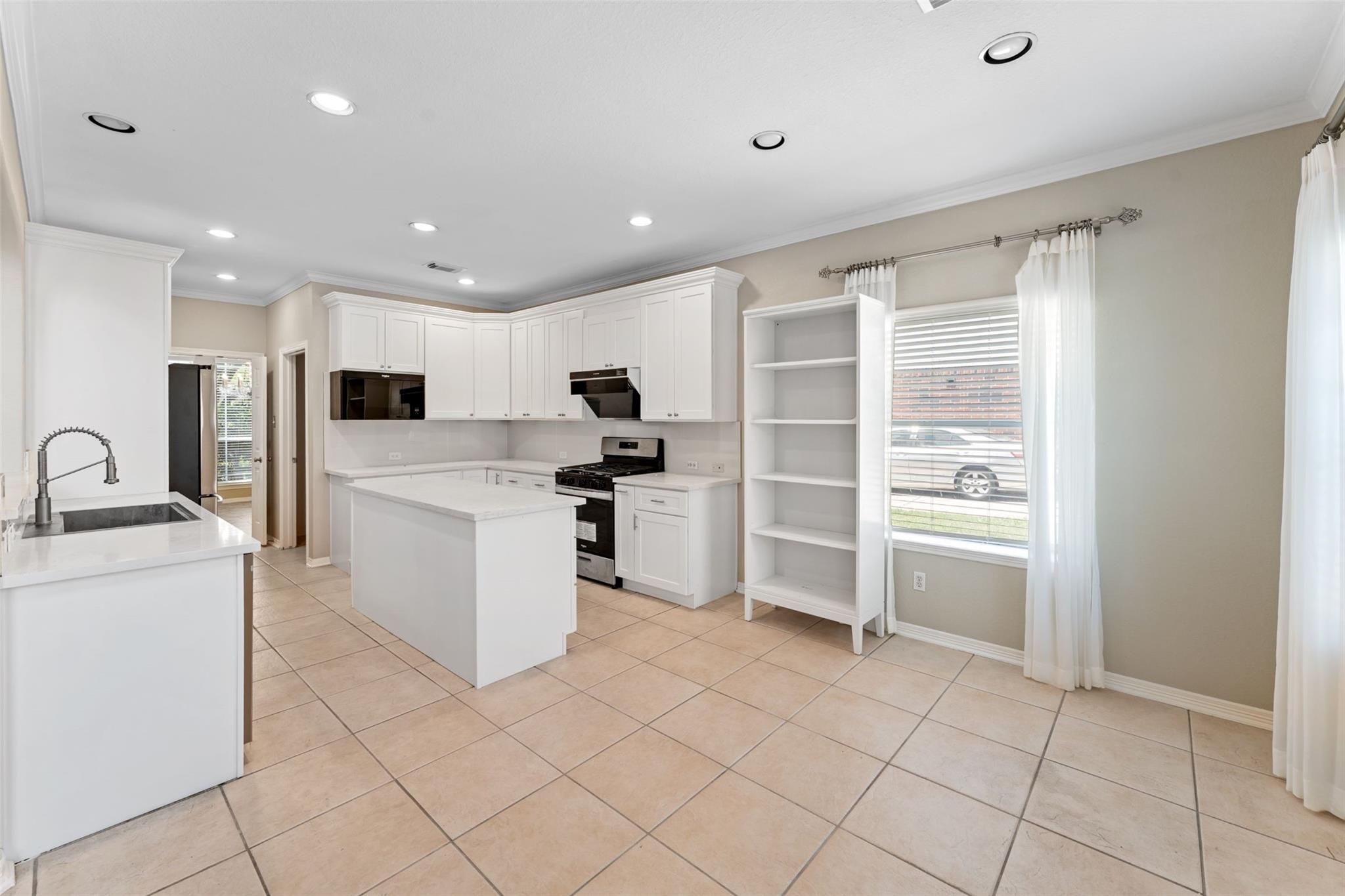 6518 Felicia Oaks Trail