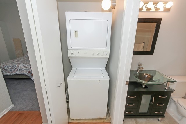 208 W Washington Street Unit: 1106