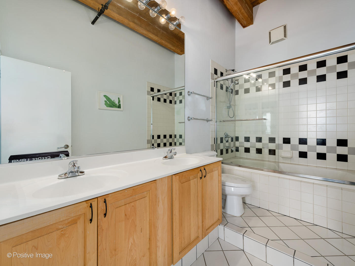 728 W Jackson Boulevard Unit: 221-222