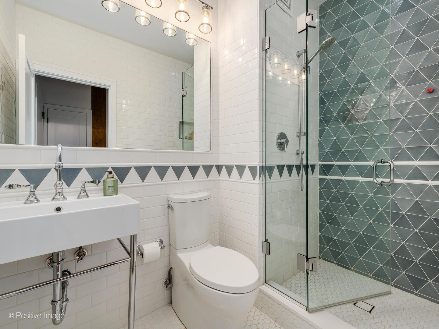 728 W Jackson Boulevard Unit: 221-222