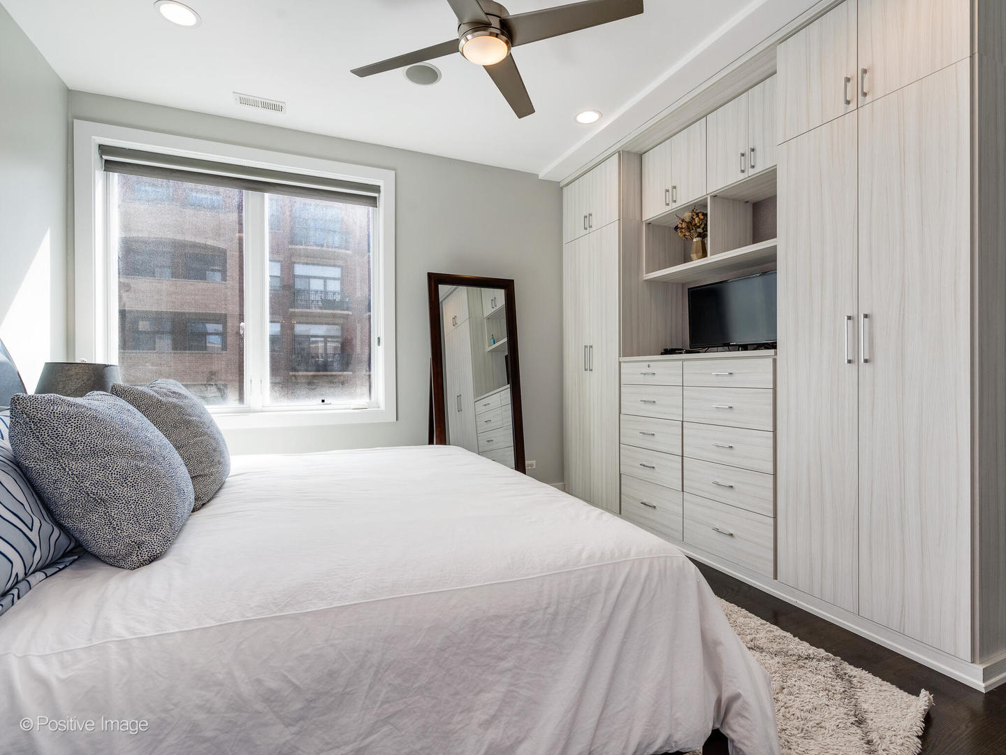 1312 W MADISON Street Unit: 4B