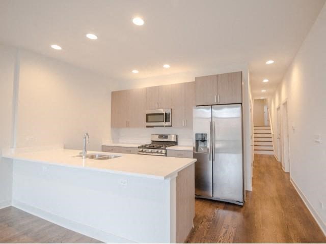 832 W Erie Street Unit: 1E