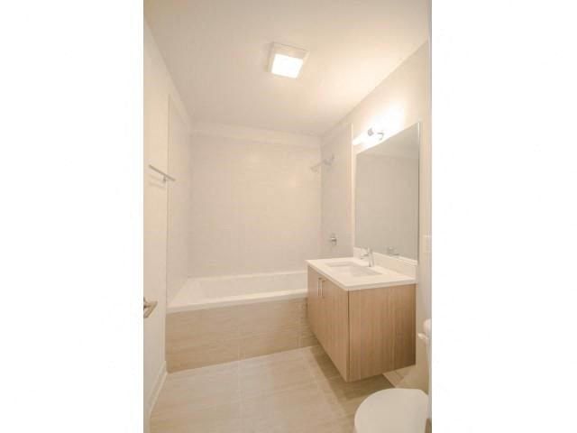 832 W Erie Street Unit: 1E