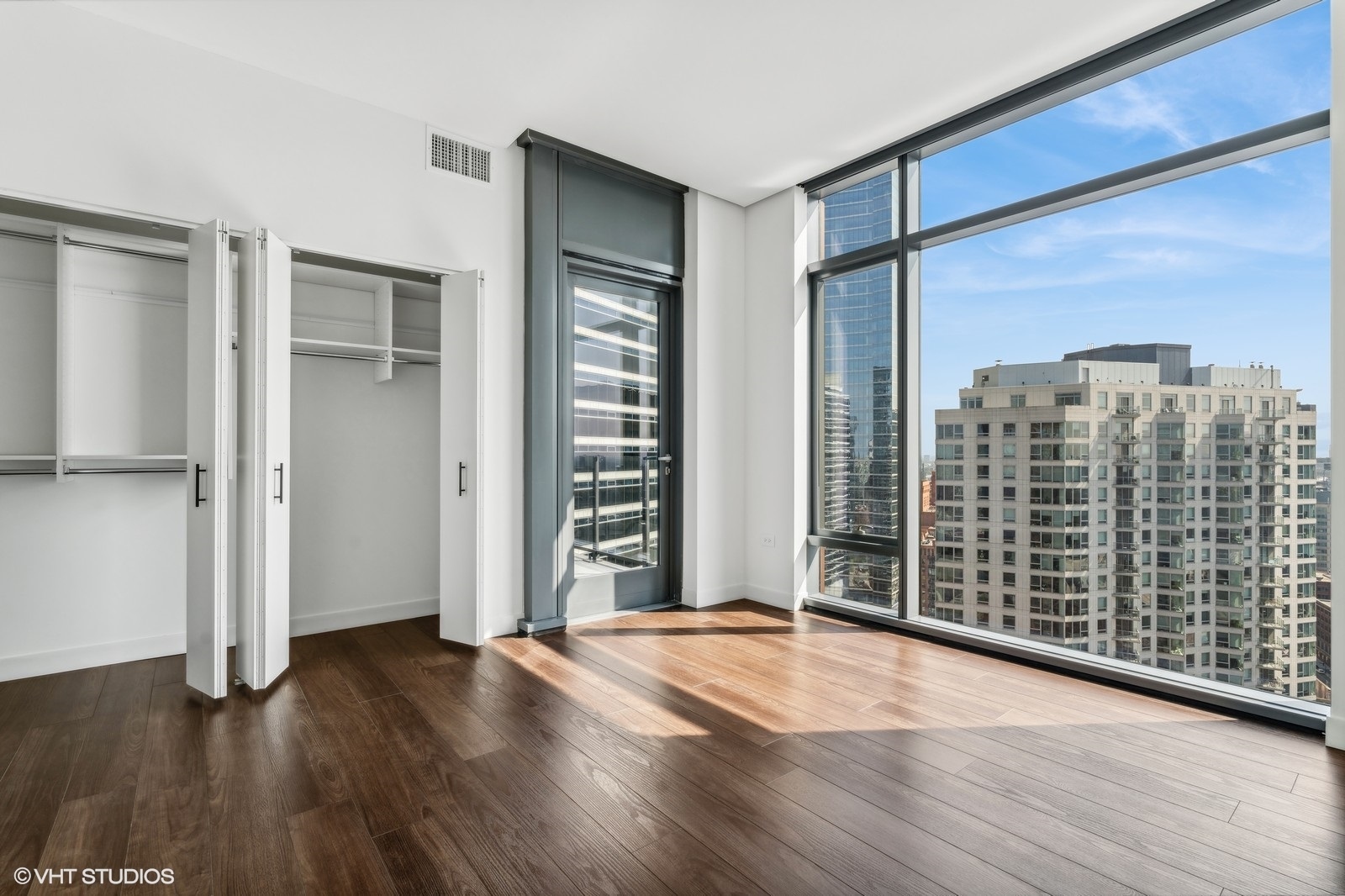 350 N Canal Street Unit: 3207