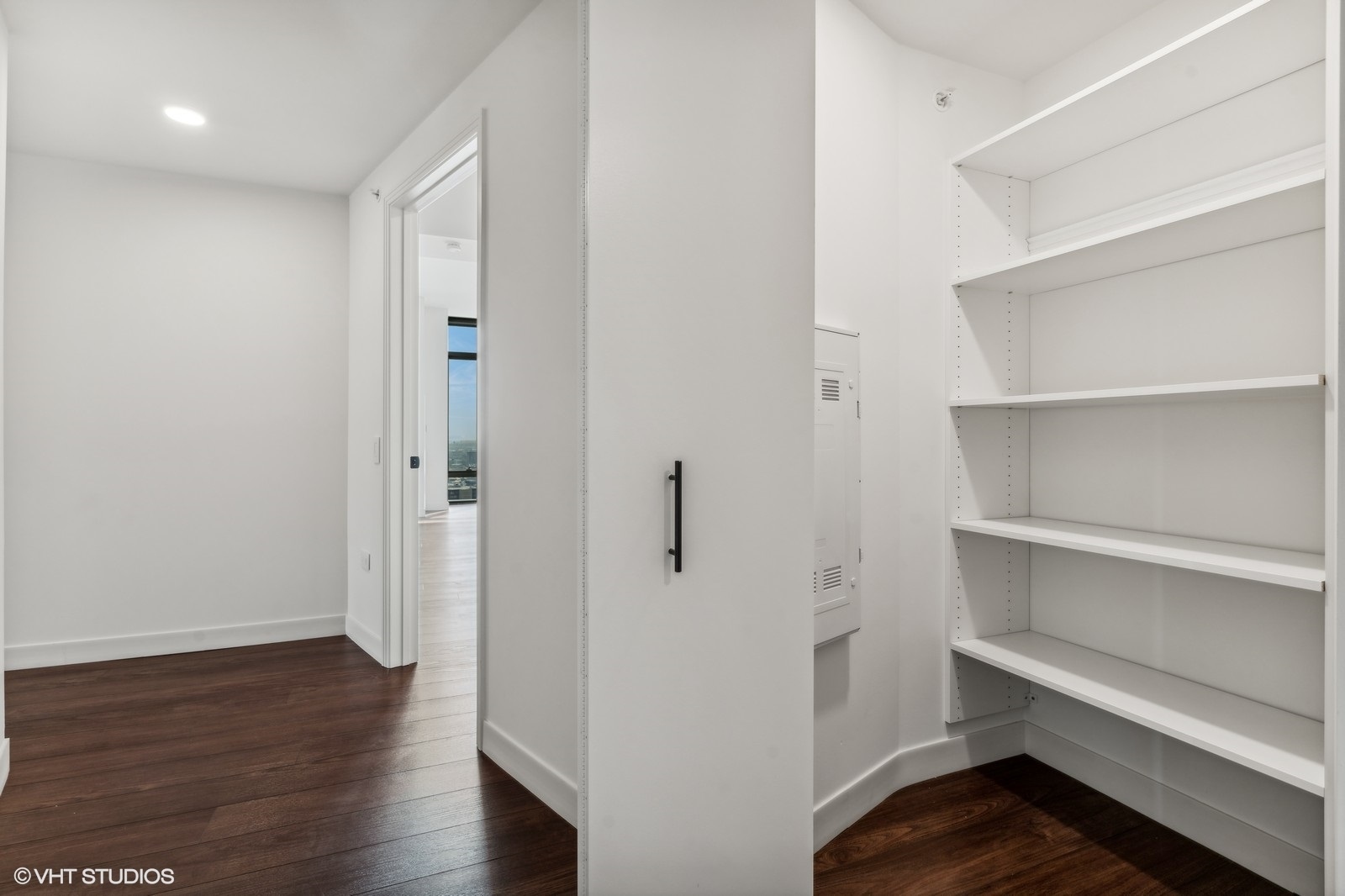 350 N Canal Street Unit: 3207