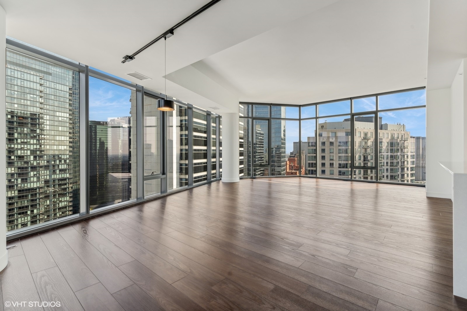 350 N Canal Street Unit: 3207