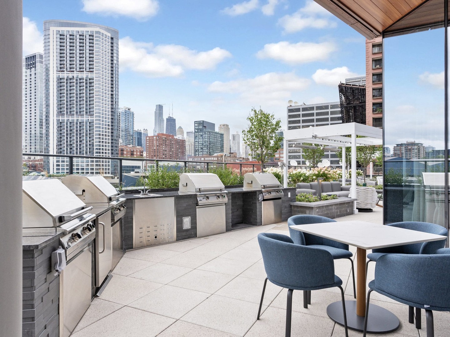 350 N Canal Street Unit: 3207