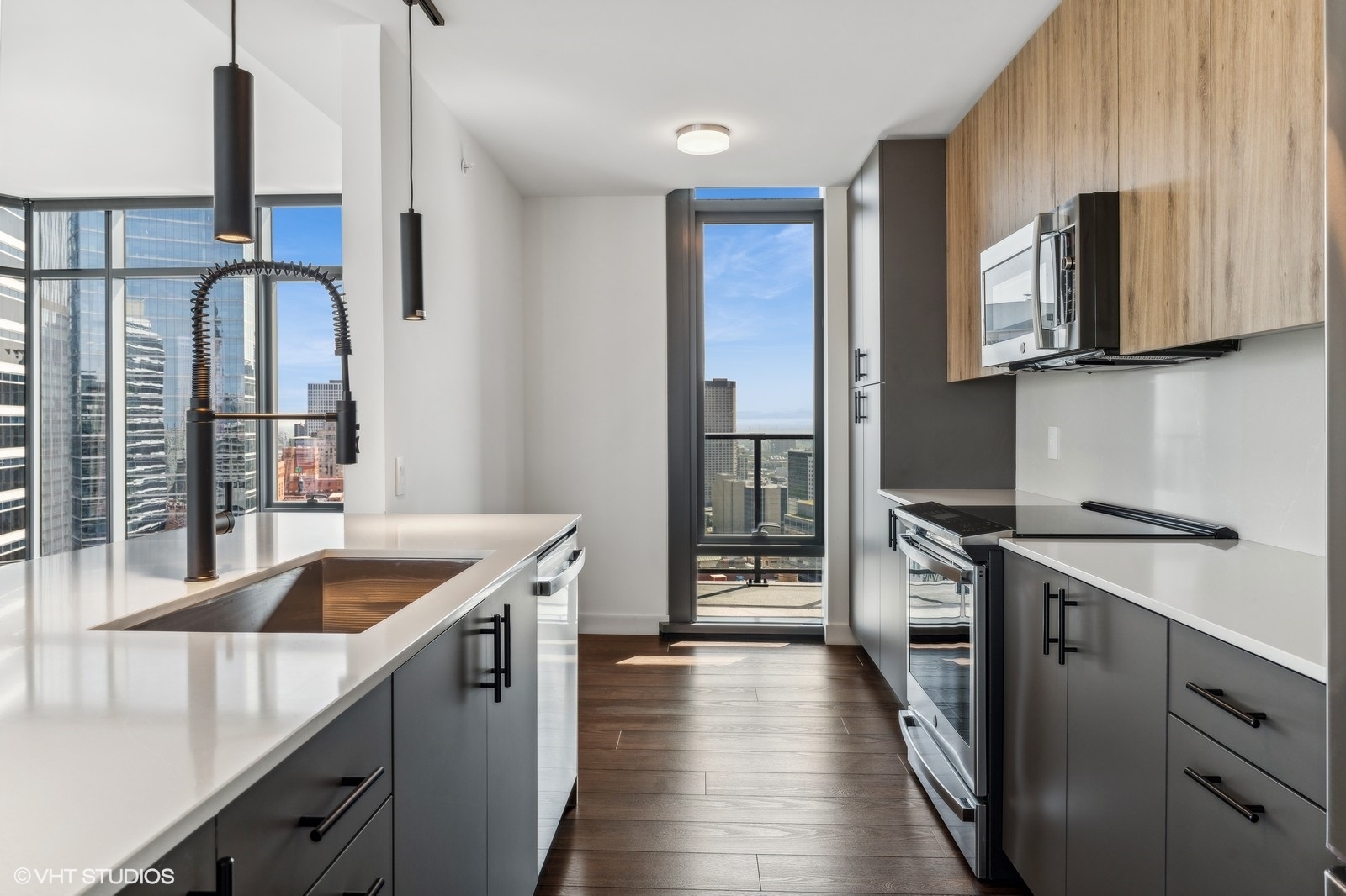 350 N Canal Street Unit: 3207