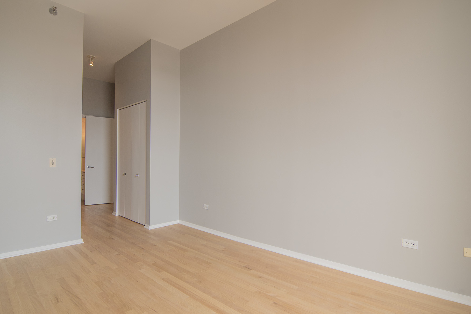 1201 W ADAMS Street Unit: 1004