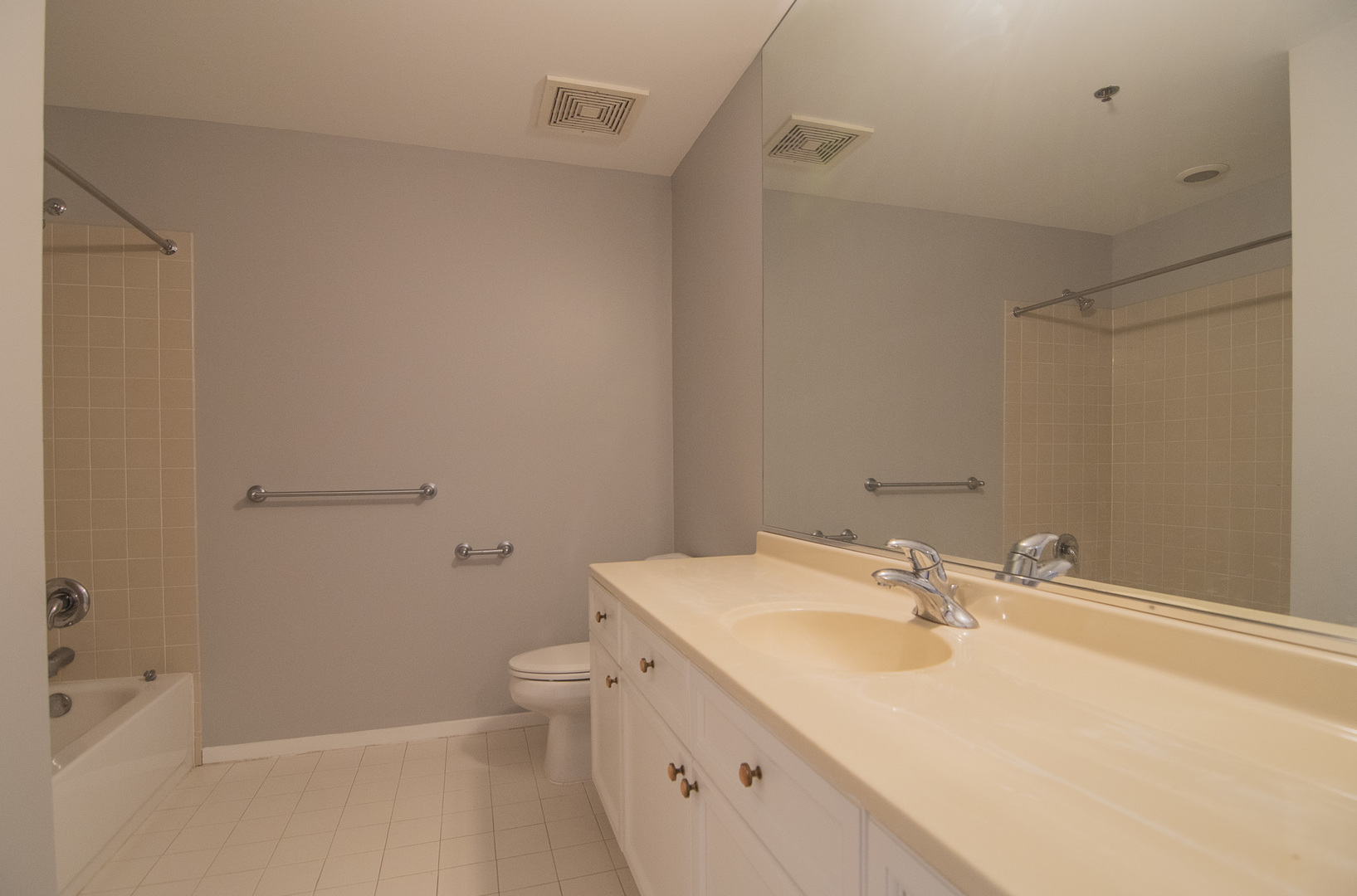 1201 W ADAMS Street Unit: 1004