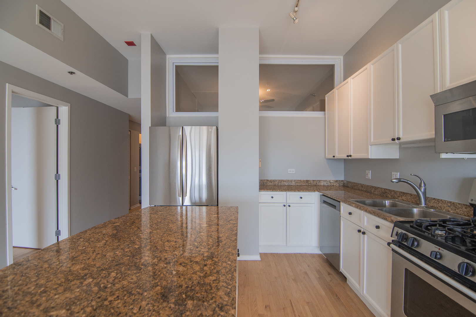 1201 W ADAMS Street Unit: 1004