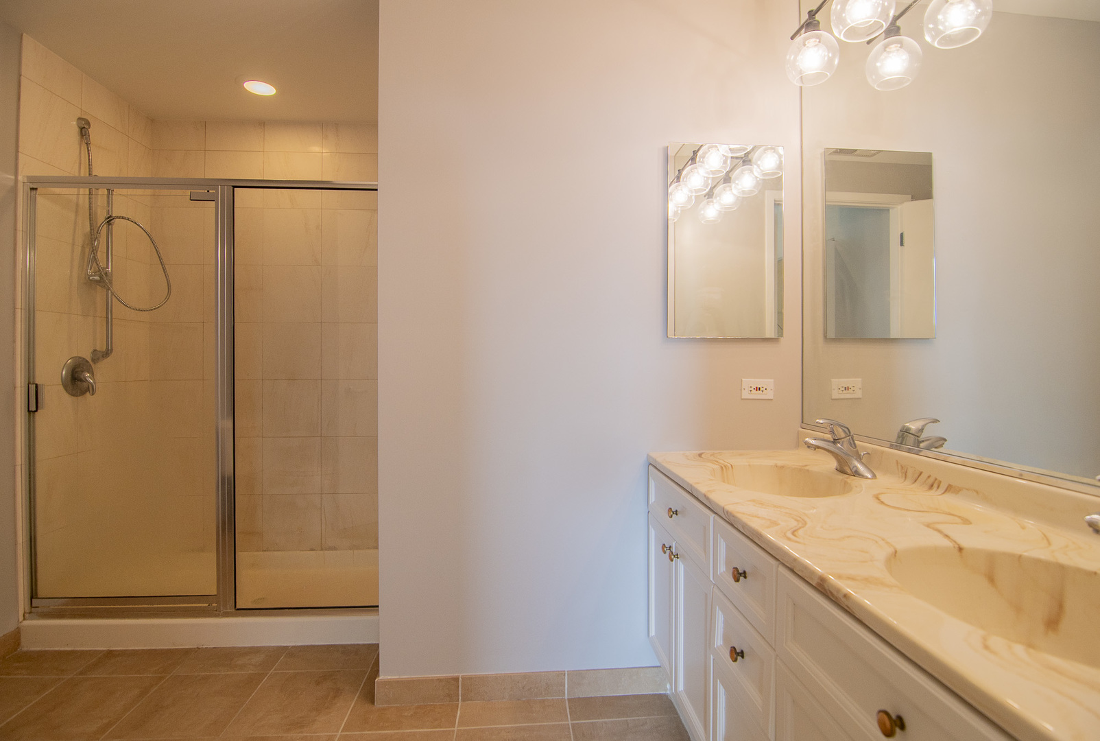 1201 W ADAMS Street Unit: 1004