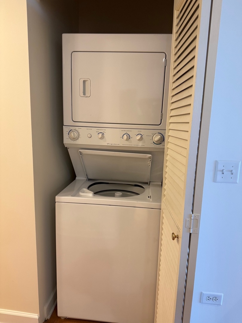 1400 S Michigan Avenue Unit: 2305