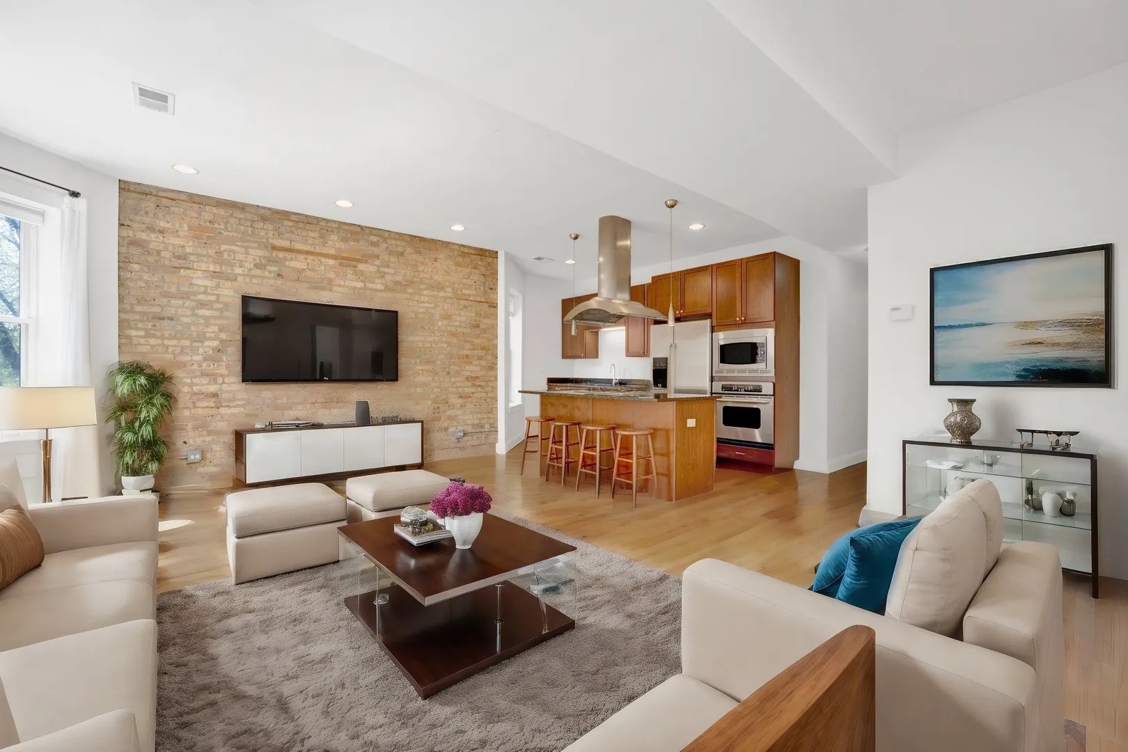 3738 N Wilton Avenue Unit: 3