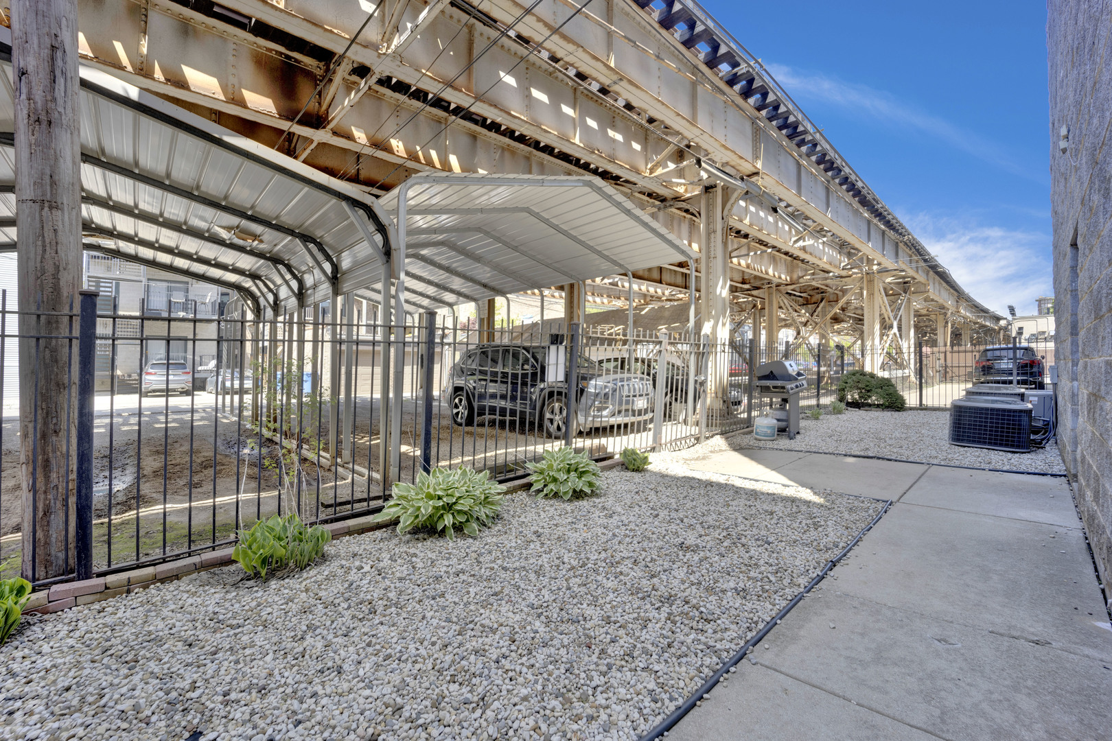 3738 N Wilton Avenue Unit: 3