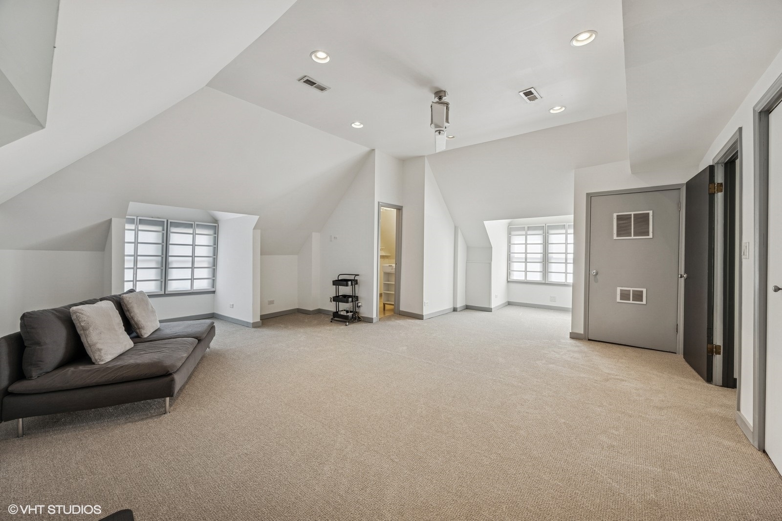 146 GALE Avenue