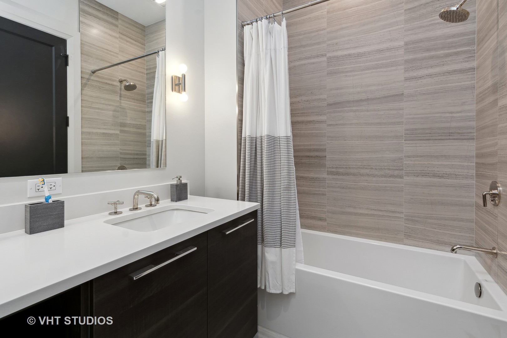 1110 W Schubert Avenue Unit: 303