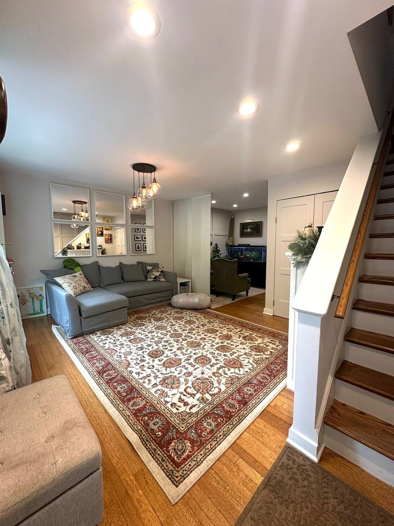 1609 W Sunnyside Avenue