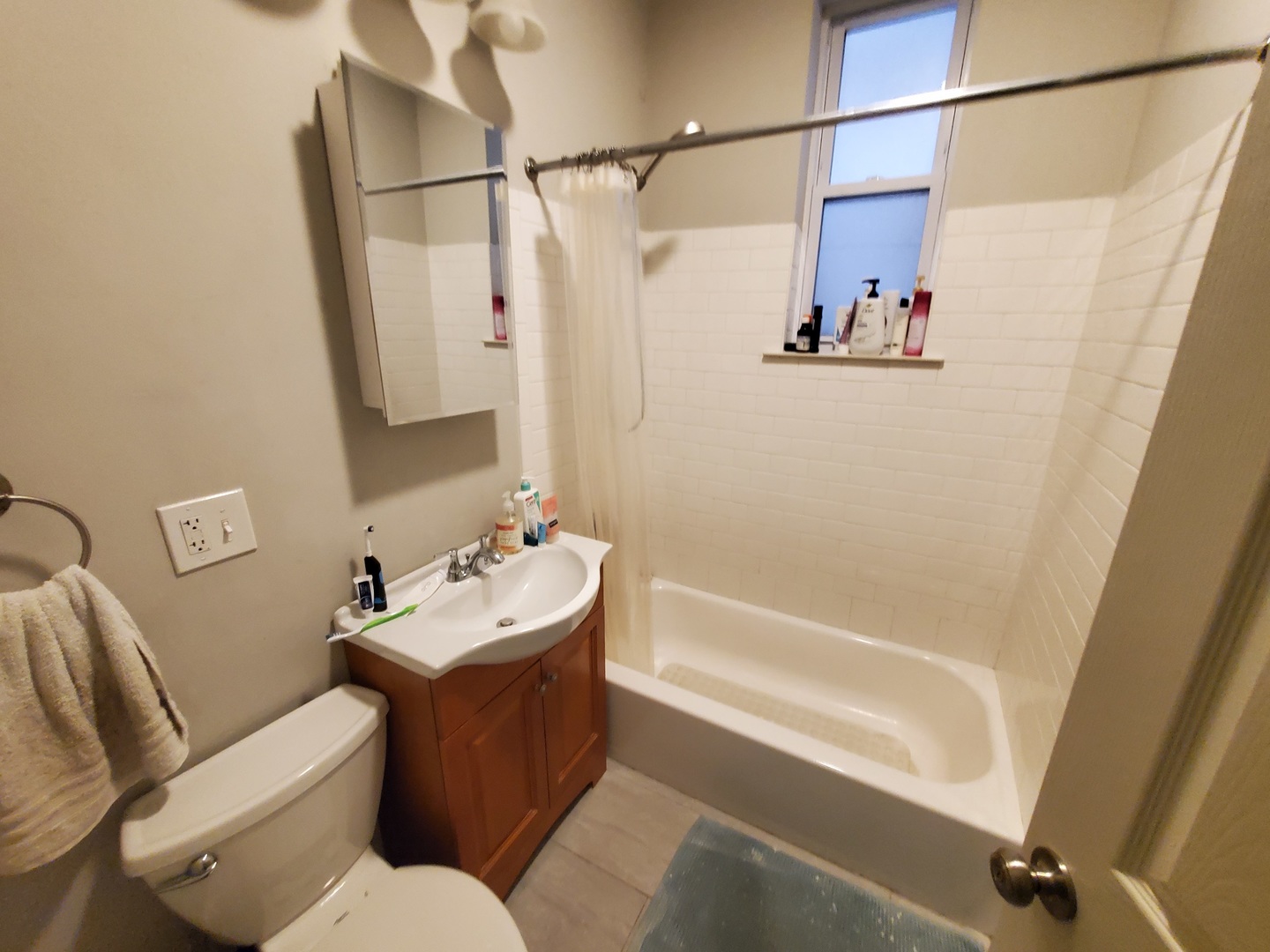 1930 N Bissell Street Unit: 1