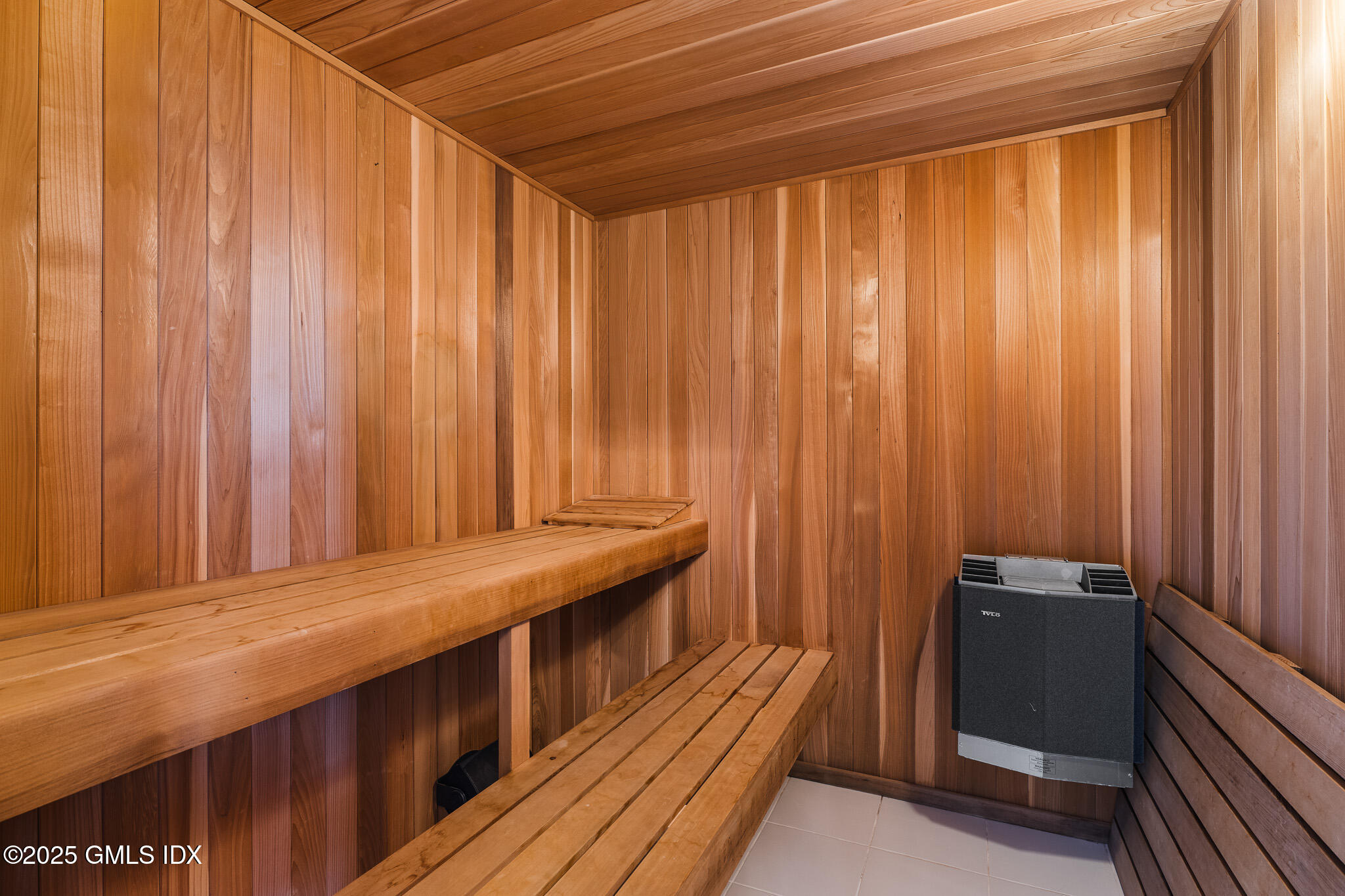 545 Indian Field Road | Infinity by the Sea