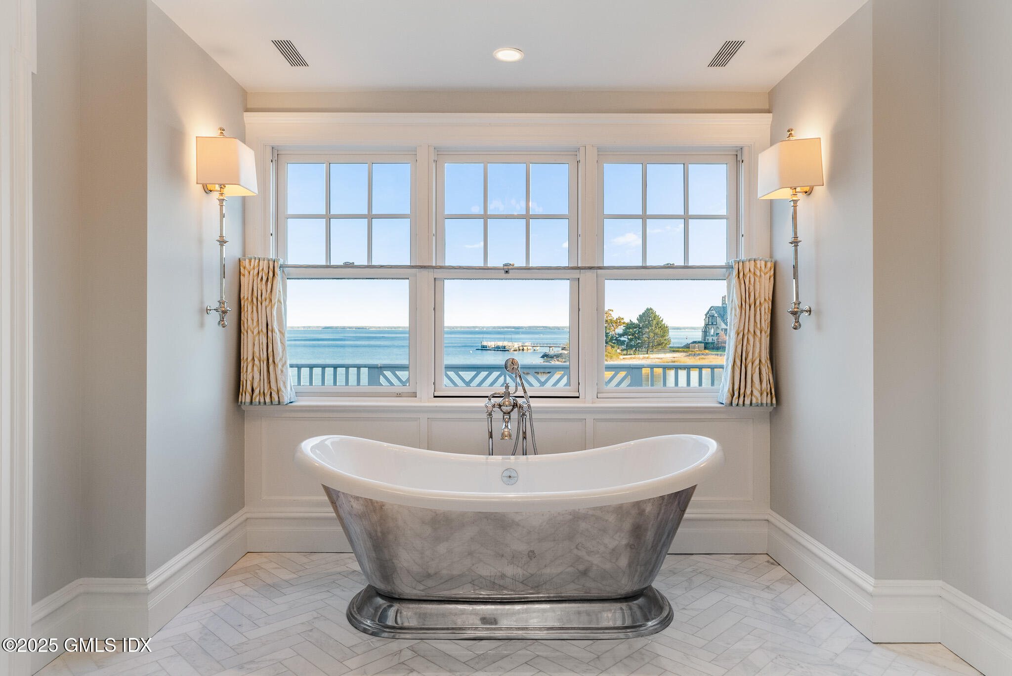 545 Indian Field Road | Infinity by the Sea