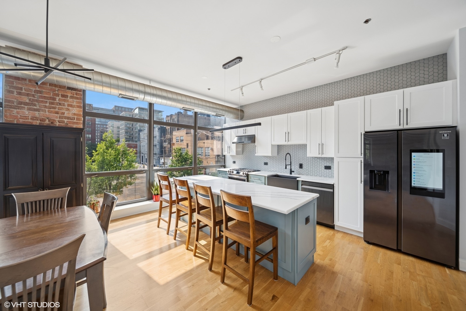 23 N Green Street Unit: 206