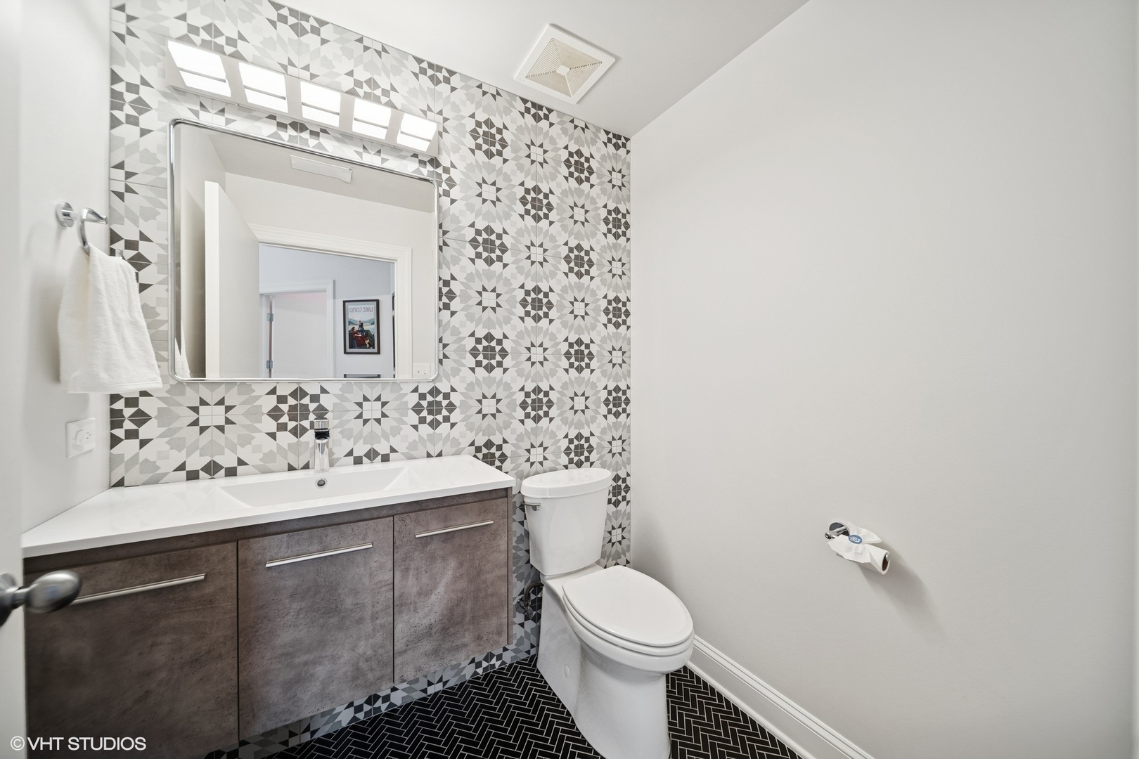 23 N Green Street Unit: 206