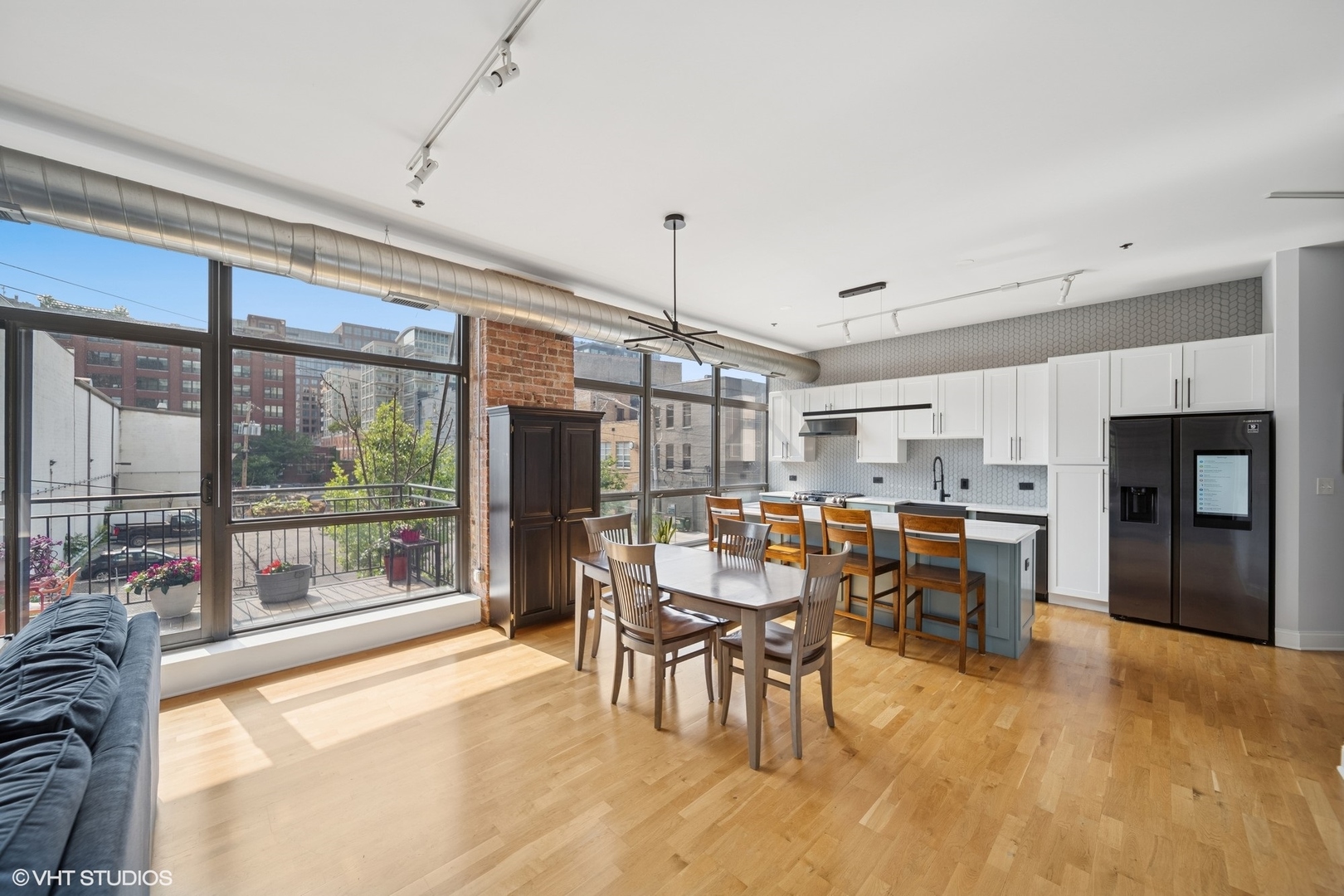23 N Green Street Unit: 206