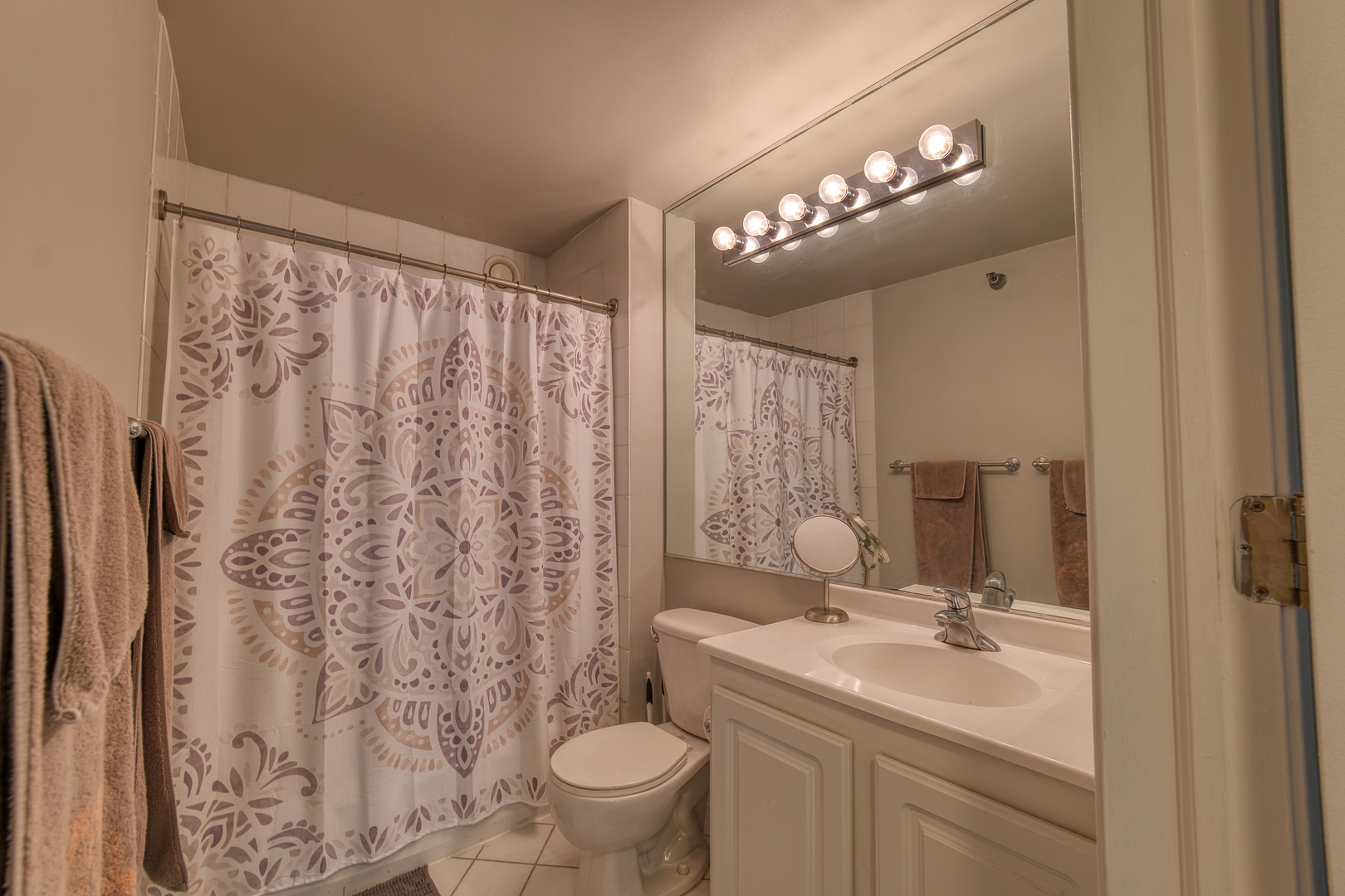 345 N La Salle Drive Unit: 808