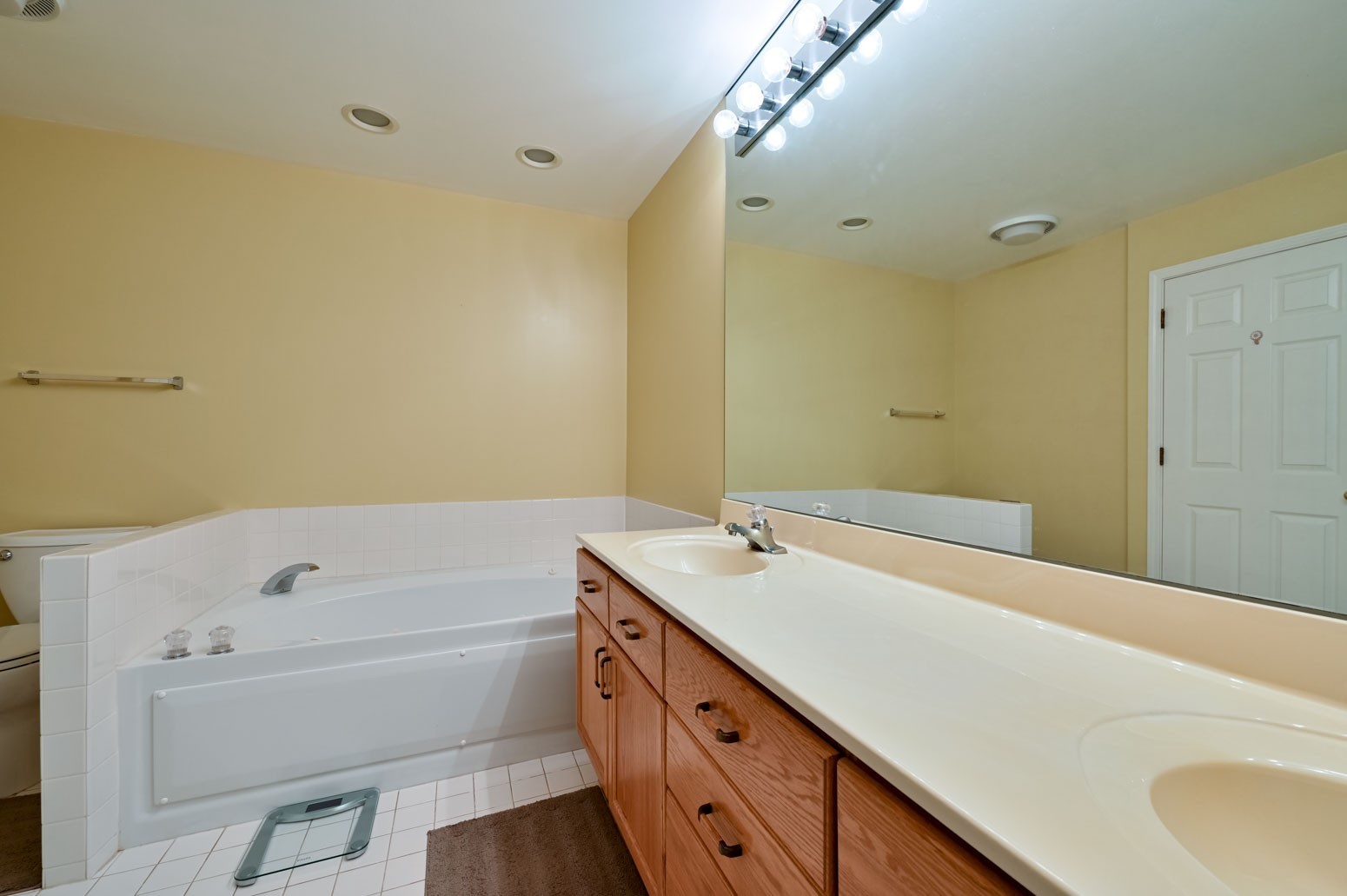 1907 Ivy Lane Unit: 1907